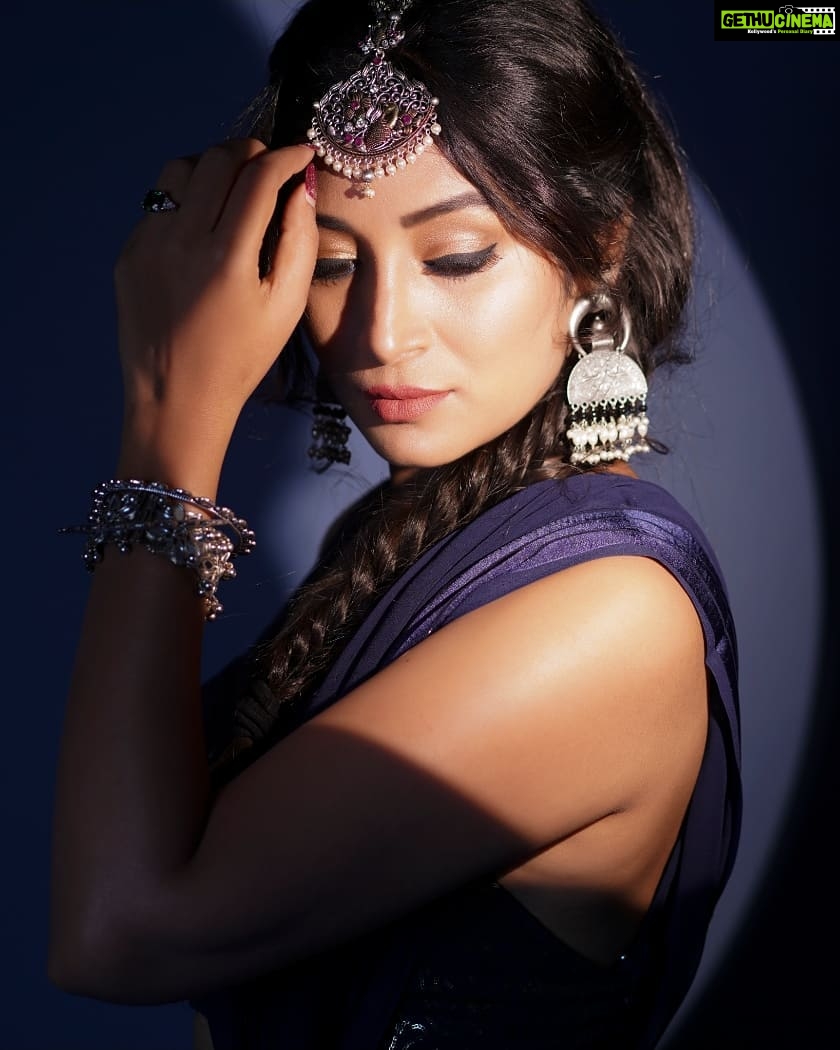 Bhanu Sri Mehra Instagram - 🦚 Pc:@weareretrospection Styling:@vishnupriya.pen Assisted by @bhavyareddy_official Jewellery:@alluringaccessories.a2 . . . #happymood #newpost #newclick #busylife #southindianactress #tollywoodactresses #bhanusree🔥❤️