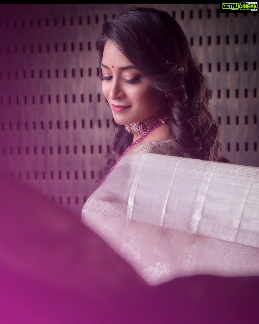 Bhanu Sri Mehra Instagram - š¤ Saree:@mugdhaartstudio styling: @workofelan Jewellery: @amarsonsjewellery MUAH: @maskmakeup_artist Clicked by : @koolsoumo . . #bhanusree #traditional #pattusaree #mugdhacollection #southindianactress #tollywoodactresses #telugupilla #bhanusreeš„ā¤ļø