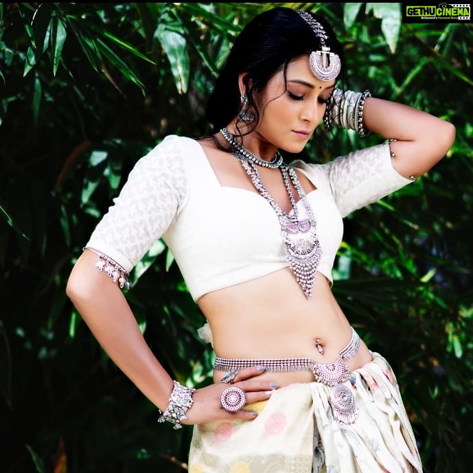 Bhanu Sri Mehra Instagram - 🤍 . . . #bhanusree #actorlife #tollywoodactresses #southindianactress #telugupilla #styledbyvishnupriya❤ #bhanupilla #bhanusree🔥❤️