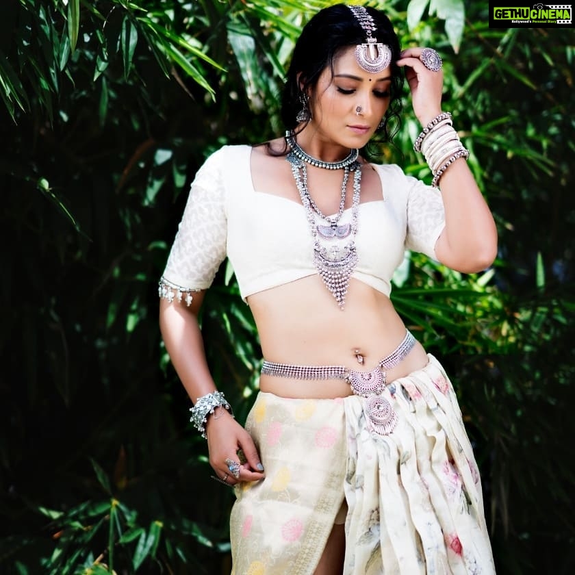 Bhanu Sri Mehra Instagram - 🤍 Photography:@weareretrospection Styling:@vishnupriya.pen . . . #bhanusree #bhanusree🔥❤️ #southindianactress #tollywoodactresses #telugupilla #actorlife