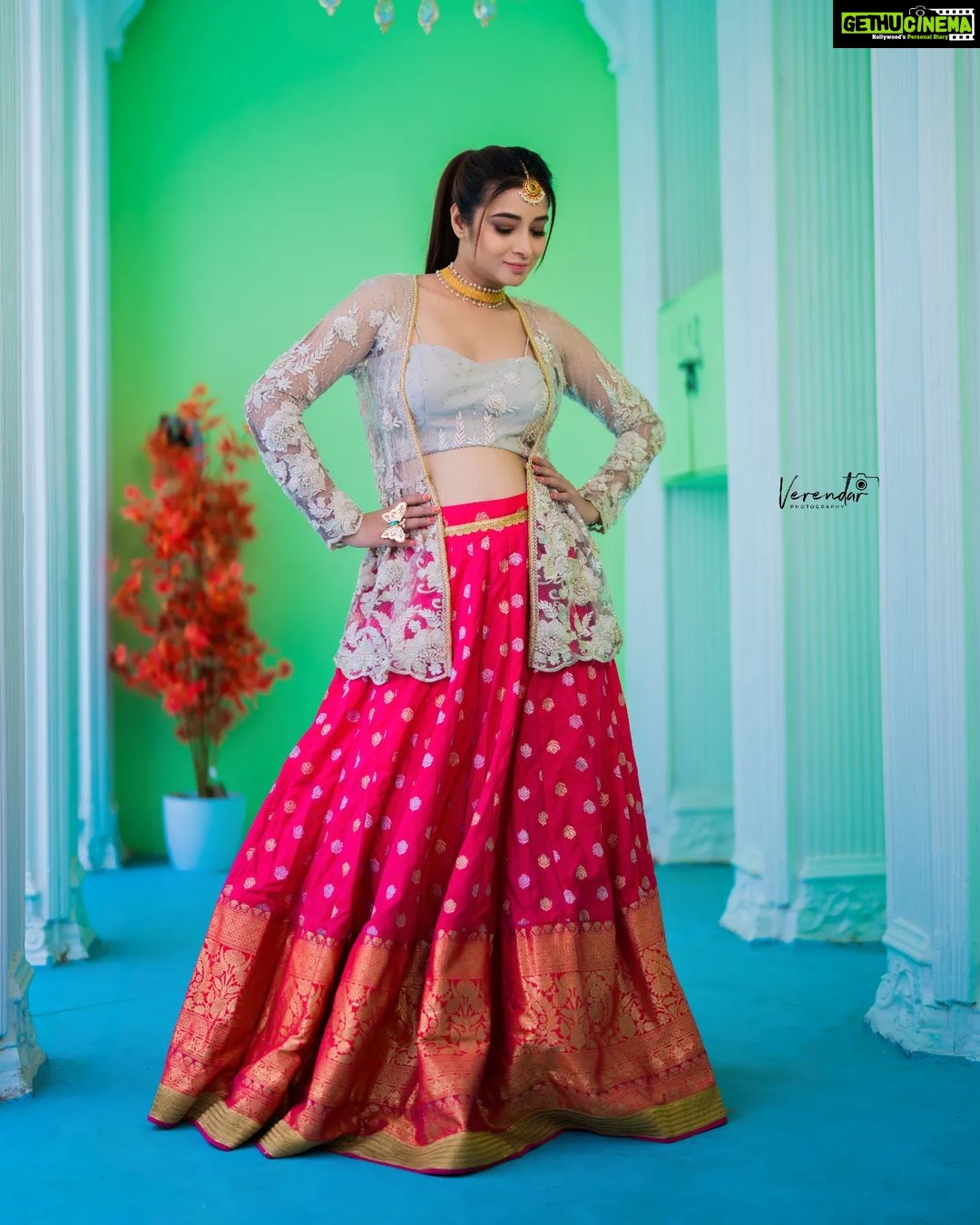 Bhanu Sri Mehra Instagram - 🔱✨️ @mudradesigninghome @verendar_photography @pretty.jewelbox @maskmakeupartist @hairstylistravi #treditional #pattu #love #happymonday #bhanusree🔥❤️ #instalove