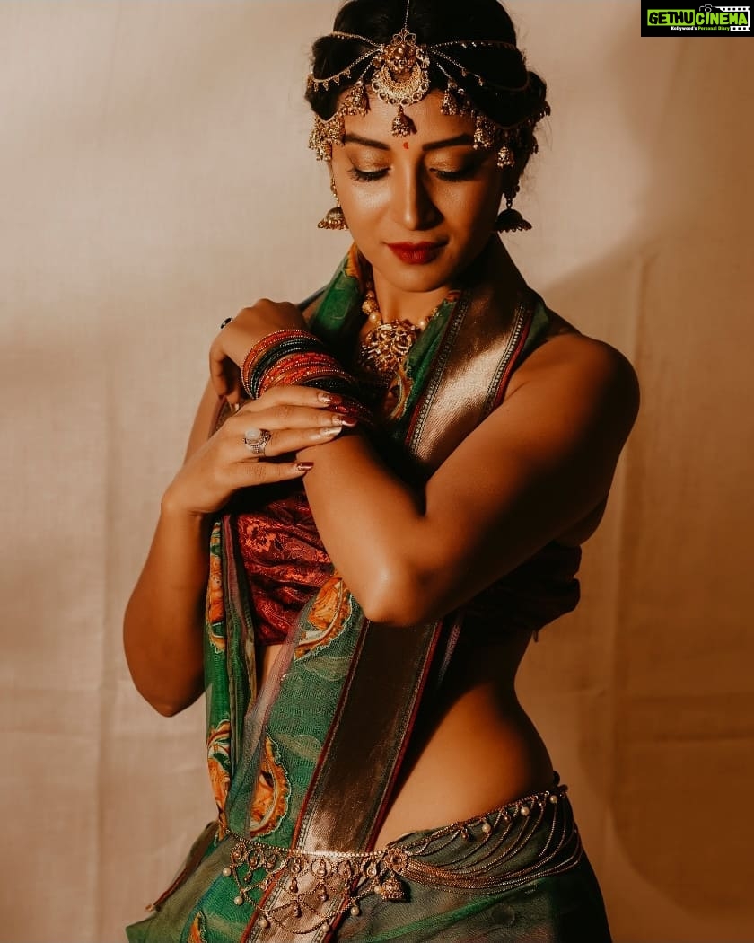 Bhanu Sri Mehra Instagram - 🤎 Pc:@weareretrospection Styling:@vishnupriya.pen and @bhavyareddy_official Jewelry @alluringaccessories.a2 . . . #actorlife #busy #besimple #bepositive #newpost #newclick #bhanusree🔥❤️#styledbyvishnupriya❤