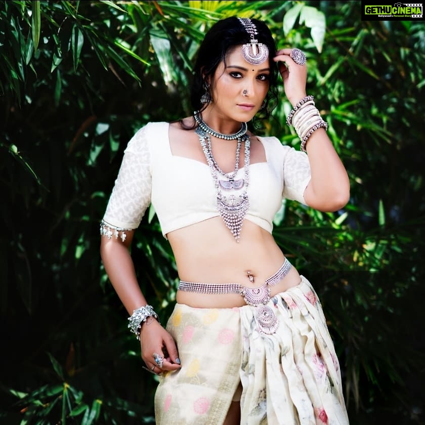 Bhanu Sri Mehra Instagram - 🤍 Photography:@weareretrospection Styling:@vishnupriya.pen . . . #bhanusree #bhanusree🔥❤️ #southindianactress #tollywoodactresses #telugupilla #actorlife