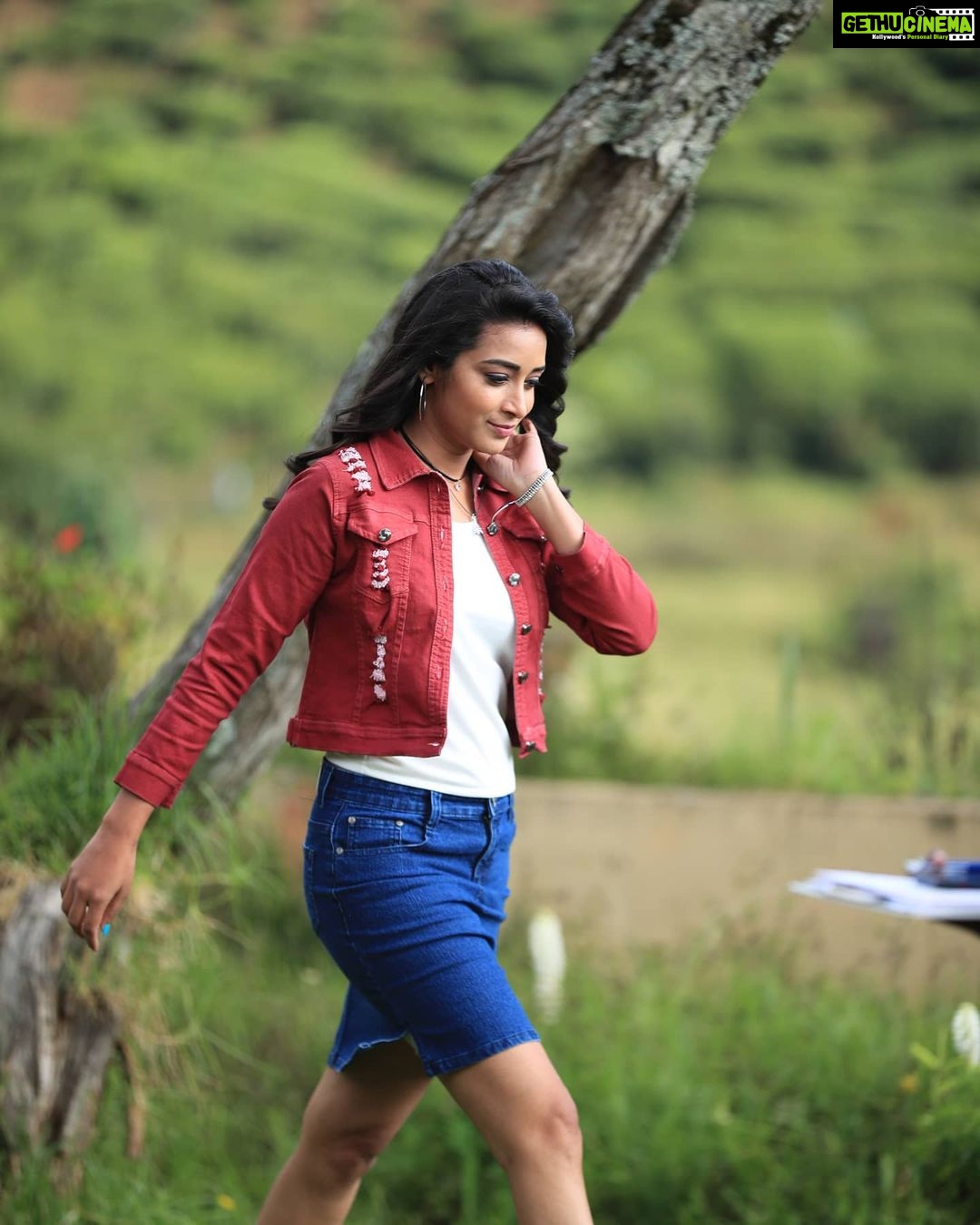 Bhanu Sri Mehra Instagram - Hello everyone 🥰 #mrng #mrngvibes #tollywoodactresses #southindianactress #telugupilla #bhanupilla #bhanusree🔥❤️