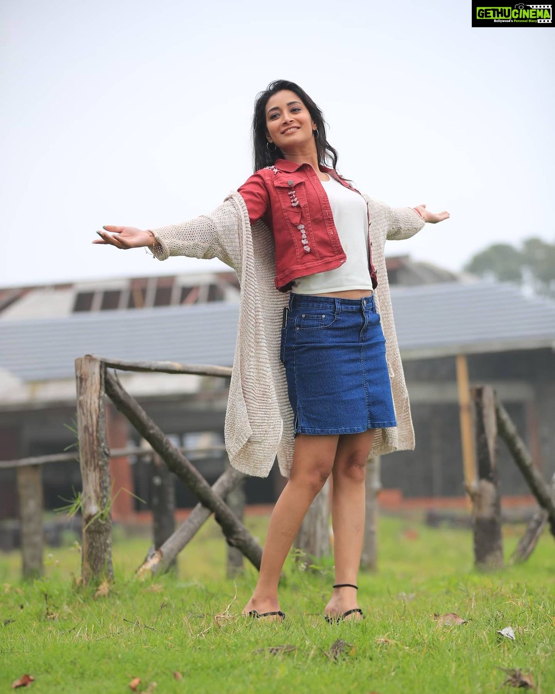 Bhanu Sri Mehra Instagram - ❣ #tollywoodactresses #southindianactress #telugupilla #bhanupilla #bhanusree🔥❤️ #actorlife #busy #happy #bhanusree🔥❤️