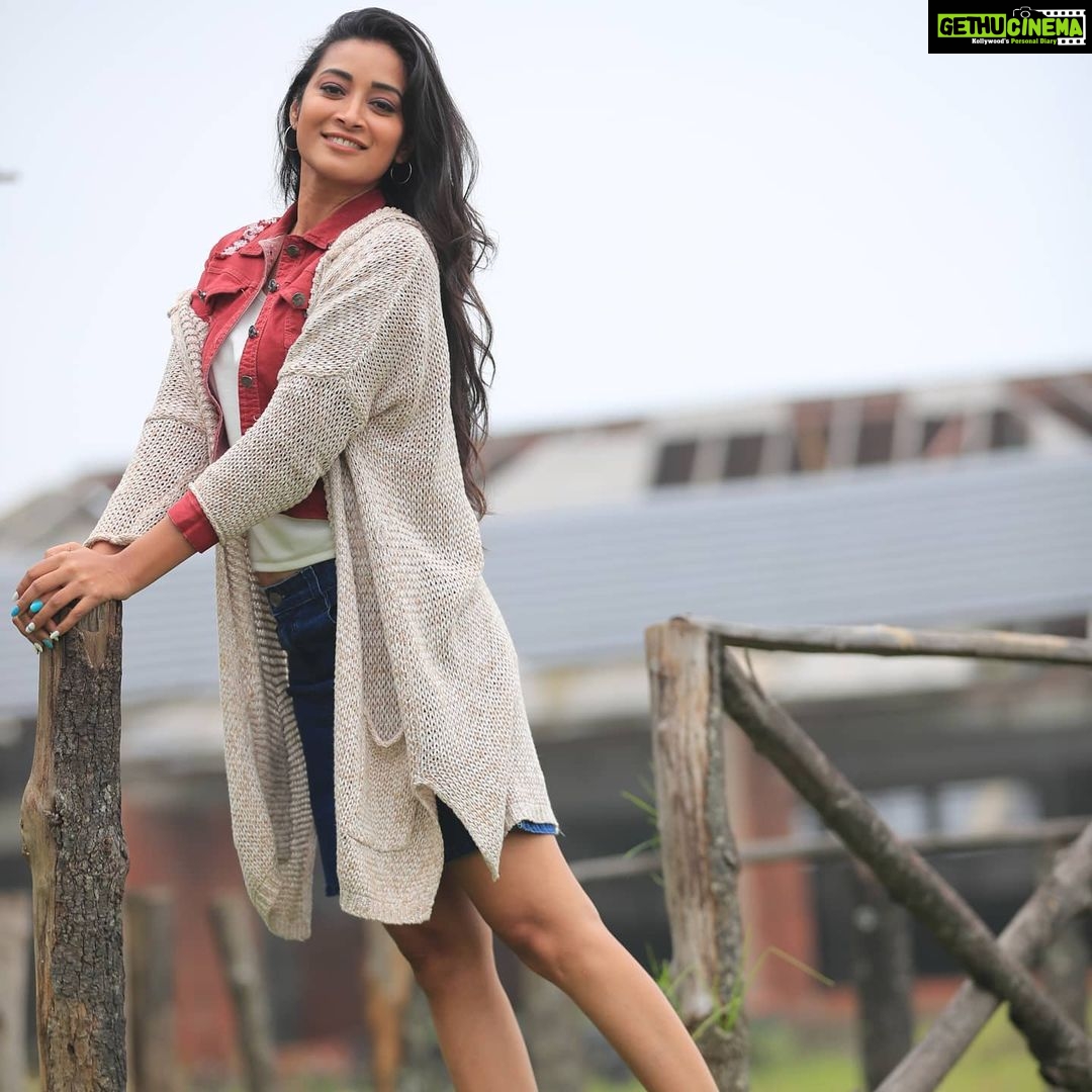 Bhanu Sri Mehra Instagram - ❤ #mondaymood #peace #bhanu #tollywoodactress #southindianactress #actorlife #bhanusree🔥❤️