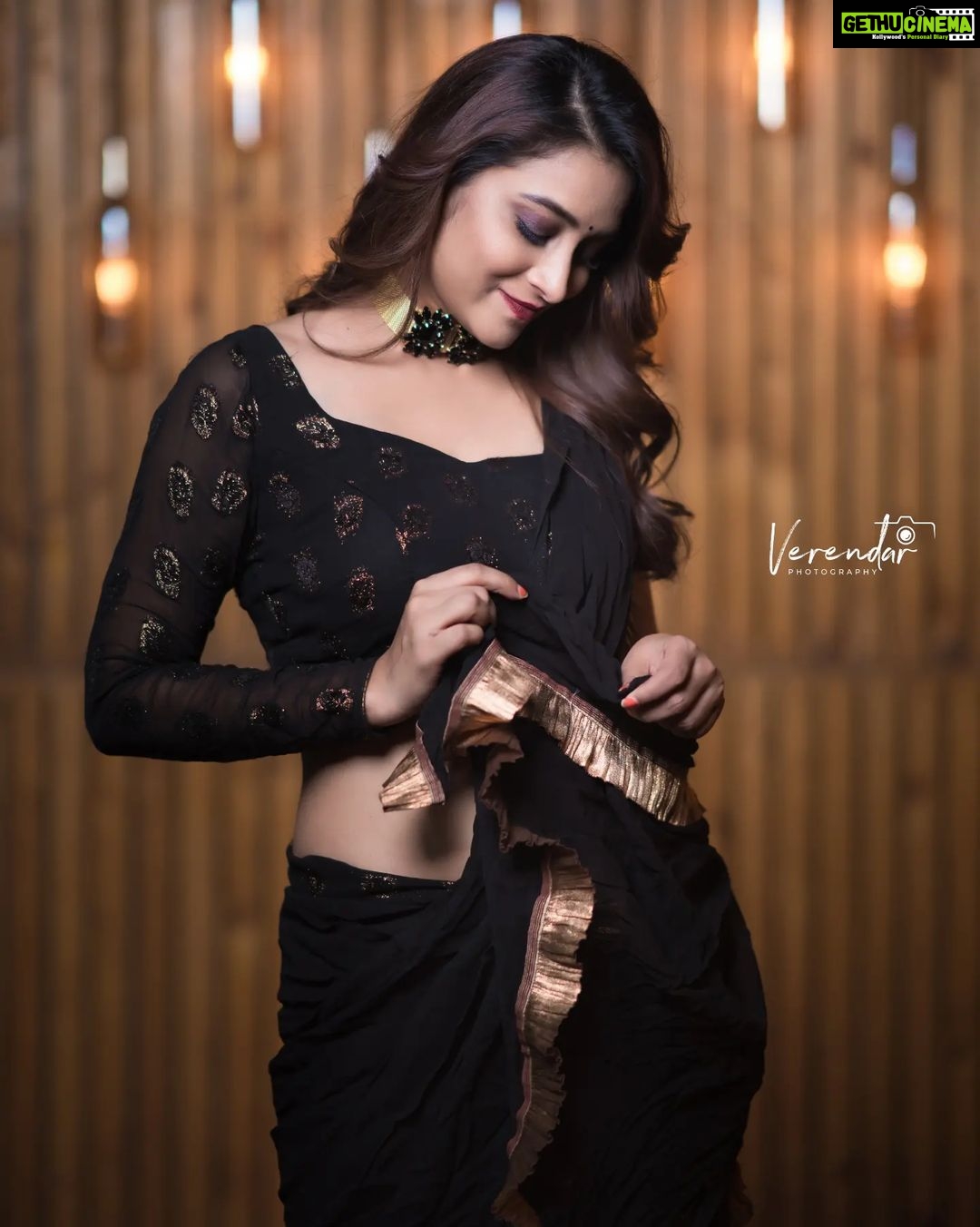 Bhanu Sri Mehra Instagram - 🖤 Outfit:@sridevidesignerstudio Pc:@verendar_photography Jewelry:@pretty.jewelbox Hairstyle:@hairstylistravi Makeup:@maskmakeupartist #blacklove #🖤 #actorslife #blessed #bhanusree🔥❤️ #instalove #Instagram