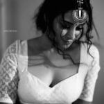 Bhanu Sri Mehra Instagram - 🏁🔳⚫⚪ . . Photography @weareretrospection Mua @thimmappa180 Styling @vishnupriya.pen Blouse @tiradesignstudio Jewelry @kaluva_jewels . . . .