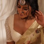 Bhanu Sri Mehra Instagram - 💕 . . Photography @weareretrospection Mua @thimmappa180 Styling @vishnupriya.pen Jewelry @kaluva_jewels Saree @vasamkari_designer_studio Blouse @tiradesignstudio . . . #retrospectionphotography #thimmappa