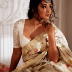 Bhanu Sri Mehra Instagram - 💕love for Saree . . Photography @weareretrospection Mua @thimmappa180 Styling @vishnupriya.pen Saree @vasamkari_designer_studio Blouse @tiradesignstudio Jewelry @kaluva_jewels . . . . #styledbyvishnupriya❤ #retrospectionphotography #thimmappa