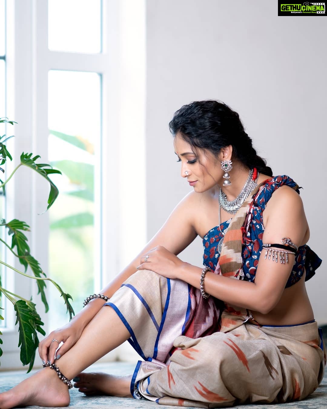 Bhanu Sri Mehra Instagram - Tribal love š . . . Photography @weareretrospection Mua @thimmappa180 Styling @vishnupriya.pen Jewelry @kaluva_jewels Location @teenduari . . . . #styledbyvishnupriya⤠#retrospectionphotography #thimmappa