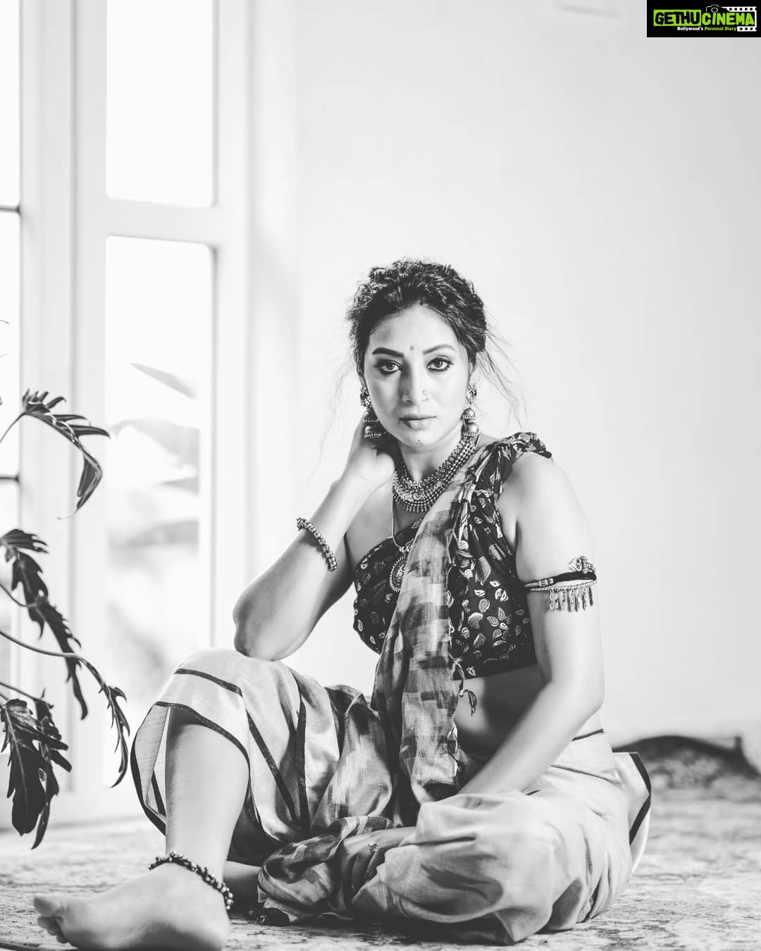 Bhanu Sri Mehra Instagram - Tribal love š . . Photography @weareretrospection Mua @thimmappa180 Outfit, concept, Styling @vishnupriya.pen Jewellery @kaluva_jewels Location @teenduari . . . . . #retrospectionphotography #thimmappa #styledbyvishnupriyaā¤