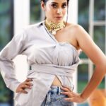 Bhanu Sri Mehra Instagram - ❤💙 Phonograph:@weareretrospection Make up;@thimmappa180 Styling;@vishnupriya.pen #goals #southindianactress #tollywoodactresses #telugu #actorlife #bhanusree #peace #dreambig #bhanusree🔥❤️ #bhanusri #bhanurowdipilla