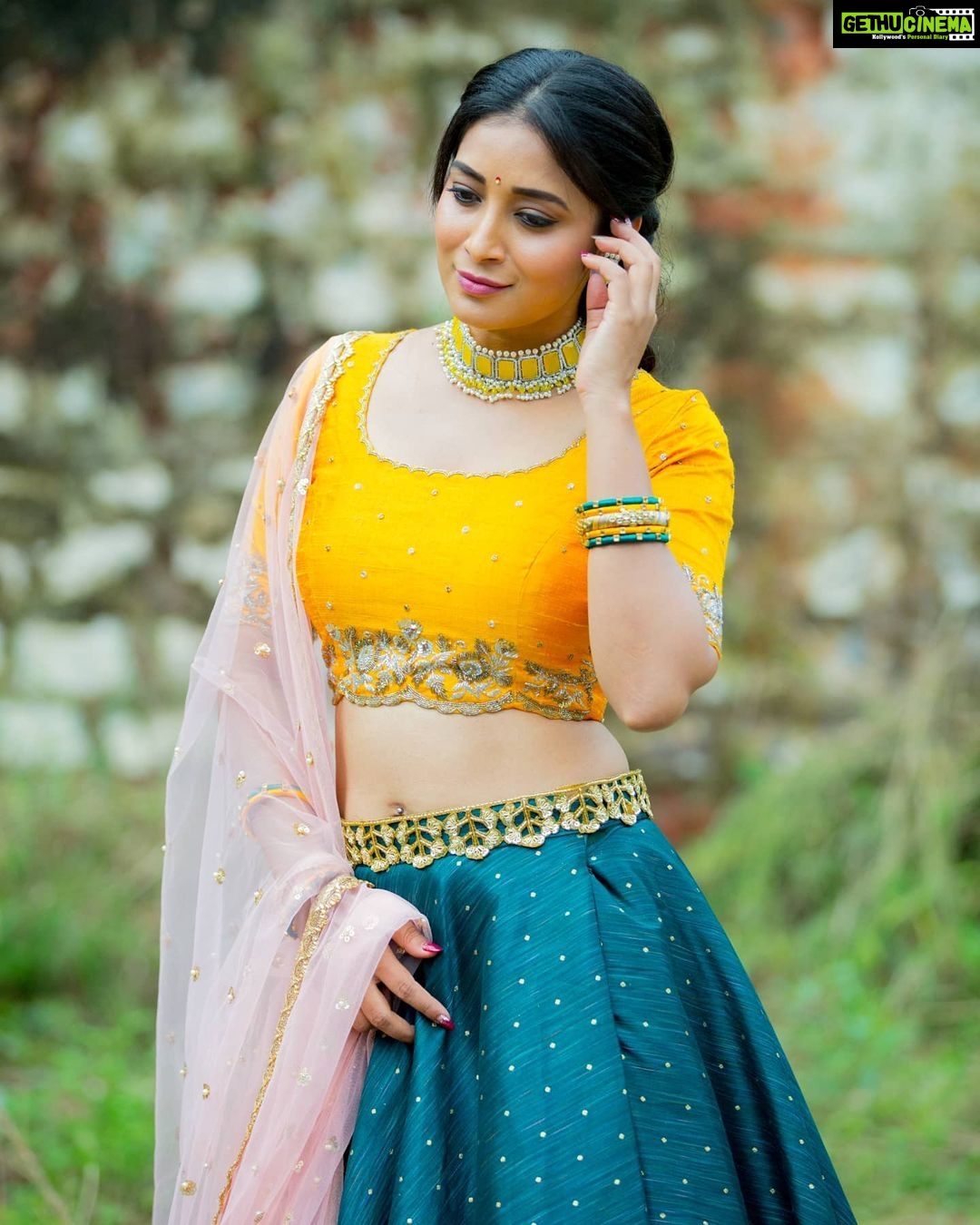 Bhanu Sri Mehra Instagram - 💛💙 Outfit:@kadhambari_studio Jewelry:@shivi_collections Pc:@poulino_pictures #halfsaree #love #bhanusree🔥❤️ #bhanurowdipilla #girl #peace #happymood #tollywoodactress #bhanusree