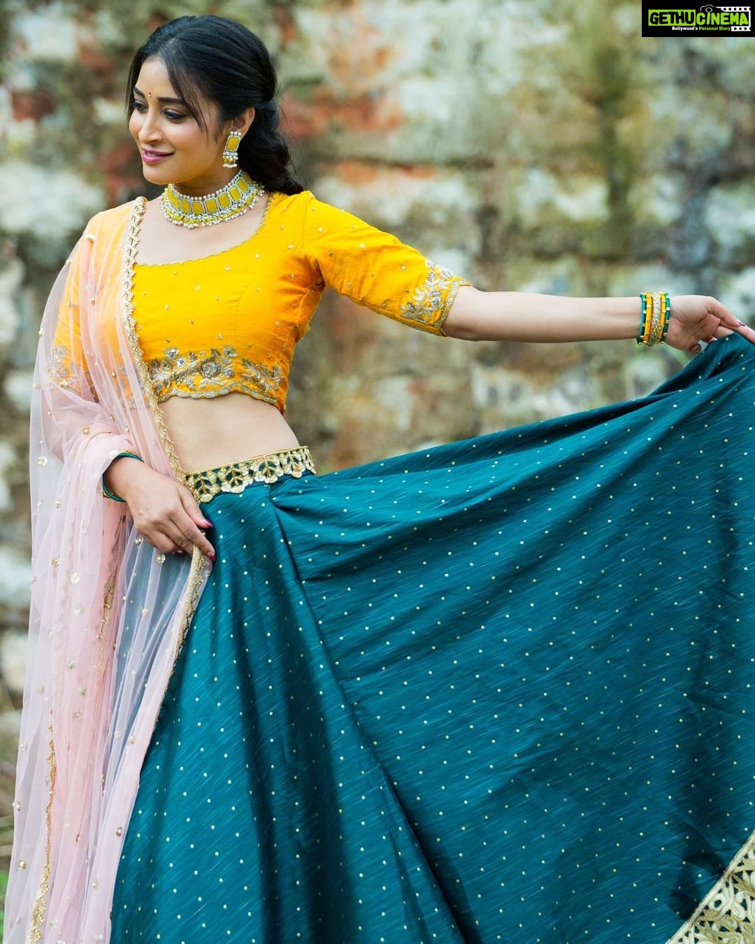 Bhanu Sri Mehra Instagram - 💛💙 Outfit:@kadhambari_studio Jewelry:@shivi_collections Pc:@poulino_pictures #halfsaree #love #bhanusree🔥❤️ #bhanurowdipilla #girl #peace #happymood #tollywoodactress #bhanusree