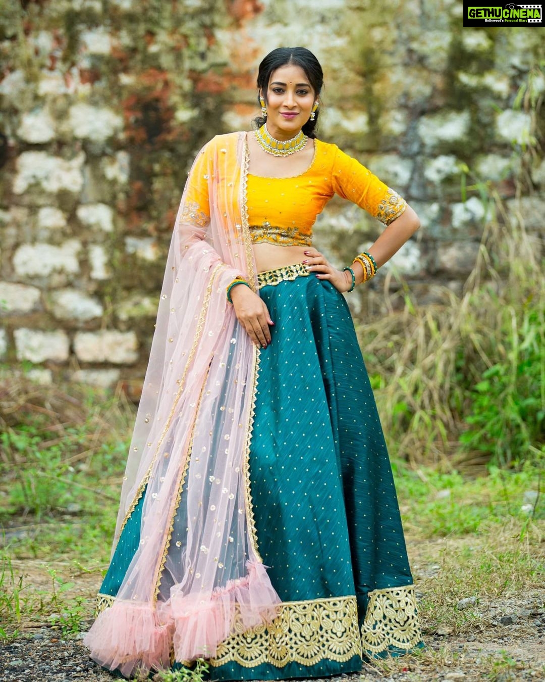 Bhanu Sri Mehra Instagram - 💛💙 Outfit:@kadhambari_studio Jewelry:@shivi_collections Pc:@poulino_pictures #halfsaree #love #bhanusree🔥❤️ #bhanurowdipilla #girl #peace #happymood #tollywoodactress #bhanusree