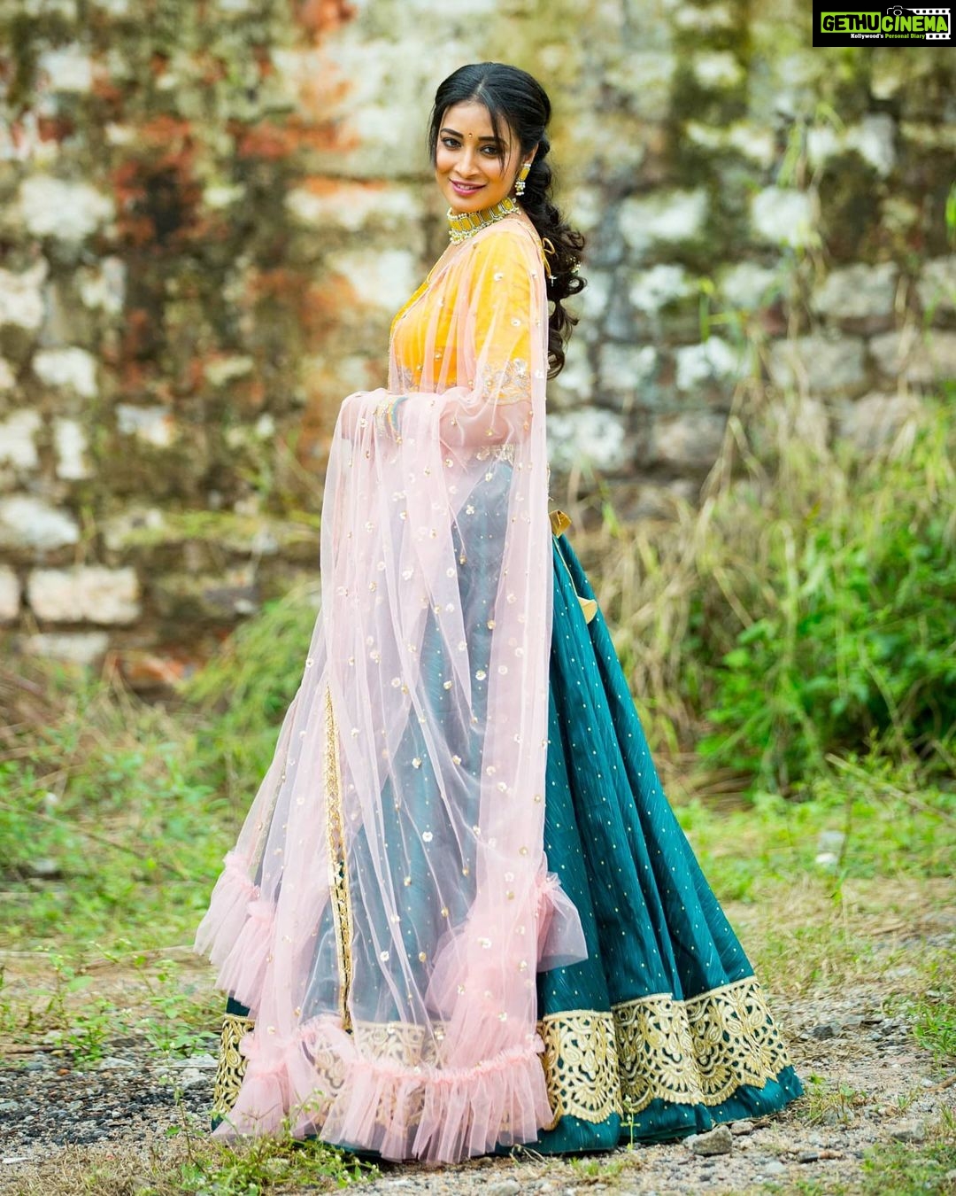Bhanu Sri Mehra Instagram - 💛💙 Outfit:@kadhambari_studio Jewelry:@shivi_collections Pc:@poulino_pictures #halfsaree #love #bhanusree🔥❤️ #bhanurowdipilla #girl #peace #happymood #tollywoodactress #bhanusree