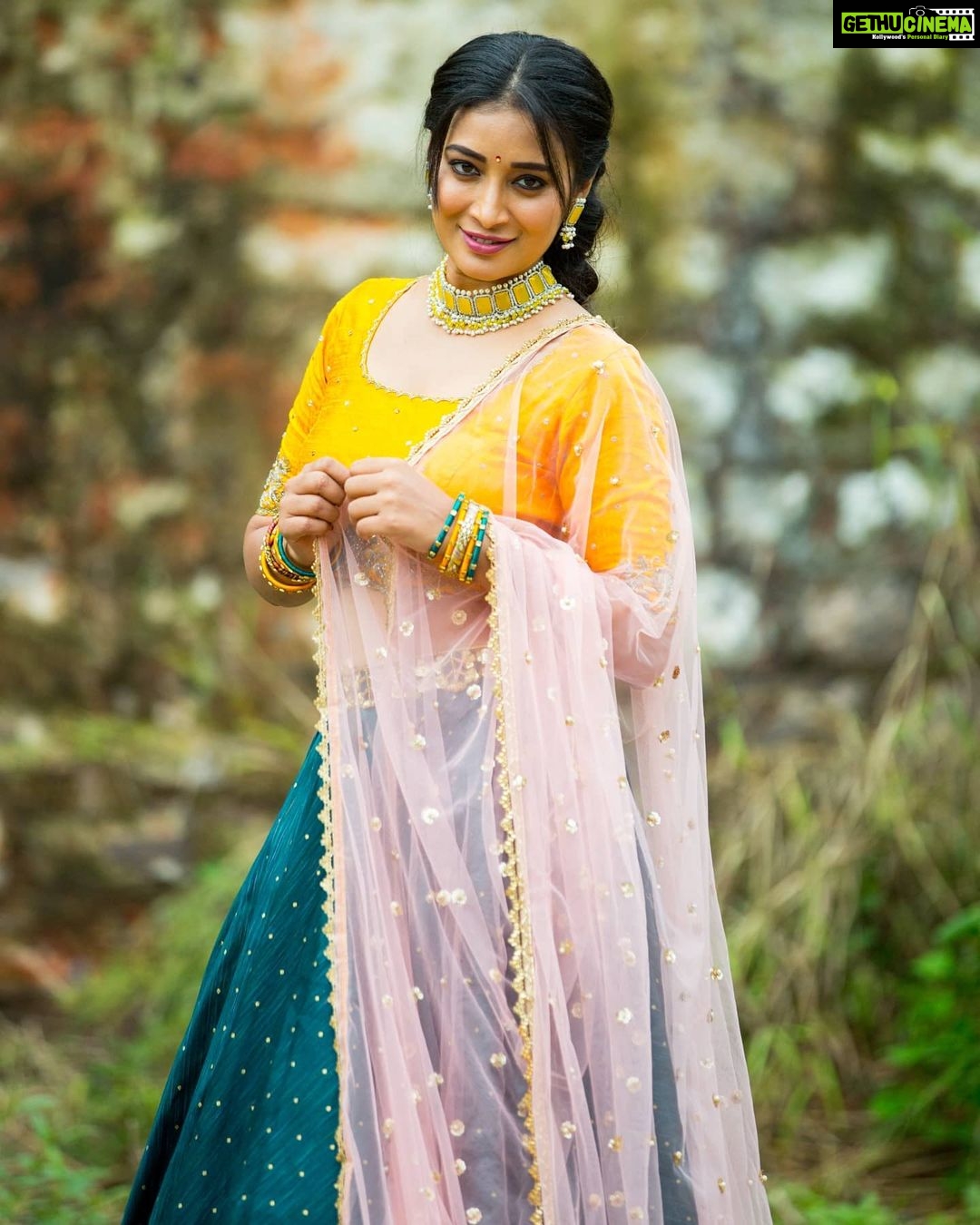 Bhanu Sri Mehra Instagram - 💛💙 Outfit:@kadhambari_studio Jewelry:@shivi_collections Pc:@poulino_pictures #halfsaree #love #bhanusree🔥❤️ #bhanurowdipilla #girl #peace #happymood #tollywoodactress #bhanusree