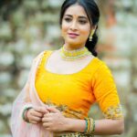 Bhanu Sri Mehra Instagram – đź’›
@
Jewelry:@shivi_collections
Outfit:@kadhambari_studio
Pc:@poulino_pictures
#loveyellow #pink #zeetelugu #peace #bhanusree🔥❤️ #festival #mood