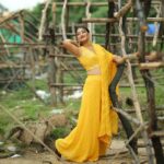 Bhanu Sri Mehra Instagram - 💛🐠 #bhanusree #tollywoodactress #southindianactress #peaceful #bhanusree🔥❤️ #yellow #love