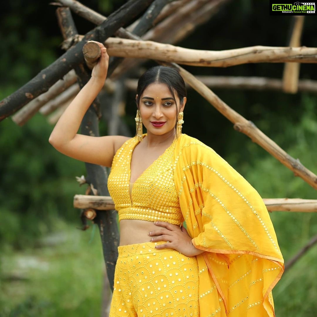 Bhanu Sri Mehra Instagram - Beautiful people are not always good but good people are always good š Outfit:@mudradesigninghome Pic:@poulino_pictures #loveš„° #yellow #bhanusree #southindianactress #tollywoodactresses #peace #happy #bhanusreeš„ā¤ļø