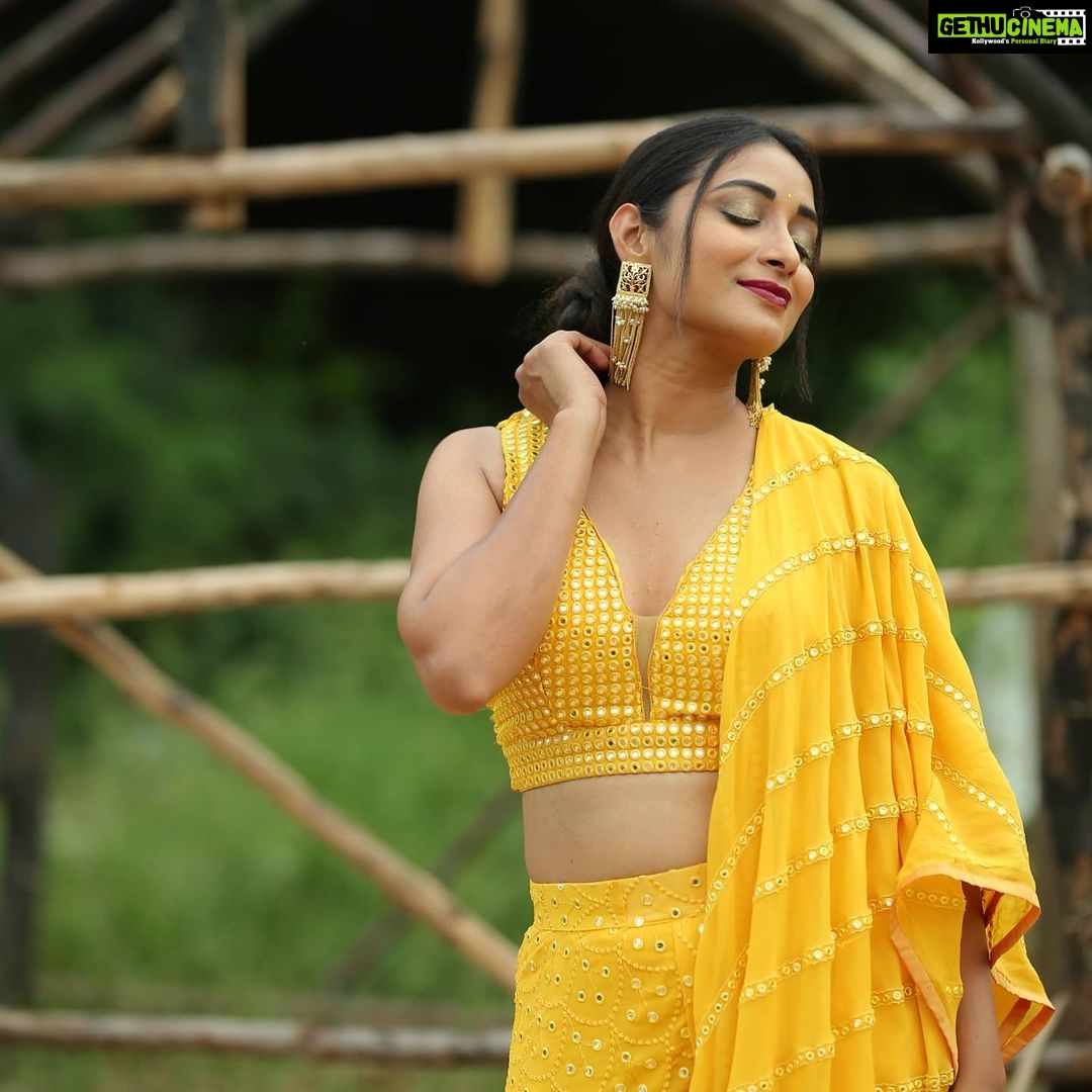 Bhanu Sri Mehra Instagram - Beautiful people are not always good but good people are always good š Outfit:@mudradesigninghome Pic:@poulino_pictures #loveš„° #yellow #bhanusree #southindianactress #tollywoodactresses #peace #happy #bhanusreeš„ā¤ļø