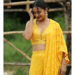 Bhanu Sri Mehra Instagram - 💛 Outfit:@mudradesigninghome Pic:@poulino_pictures #yellow #peace #southindianactress #tollywoodactresses #love #happymood #bhanusree🔥❤️