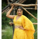 Bhanu Sri Mehra Instagram - 💛 Outfit:@mudradesigninghome Pic:@poulino_pictures #yellow #peace #southindianactress #tollywoodactresses #love #happymood #bhanusree🔥❤️
