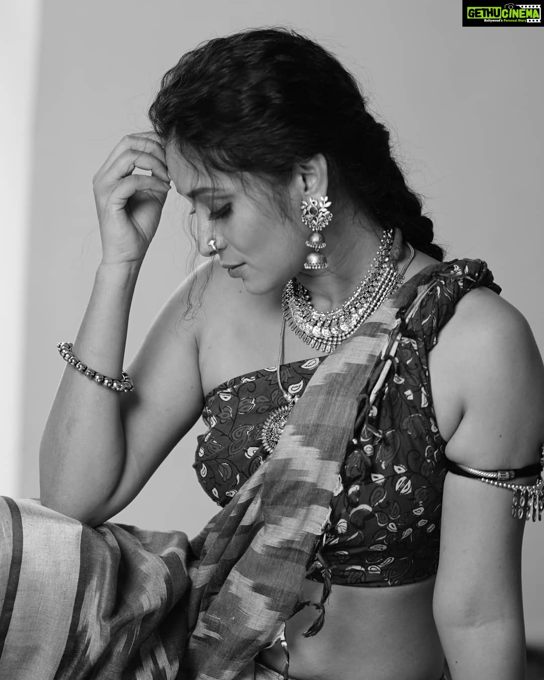 Bhanu Sri Mehra Instagram - Tribal love š . . . Photography @weareretrospection Mua @thimmappa180 Styling @vishnupriya.pen Jewelry @kaluva_jewels Location @teenduari . . . . #styledbyvishnupriya⤠#retrospectionphotography #thimmappa