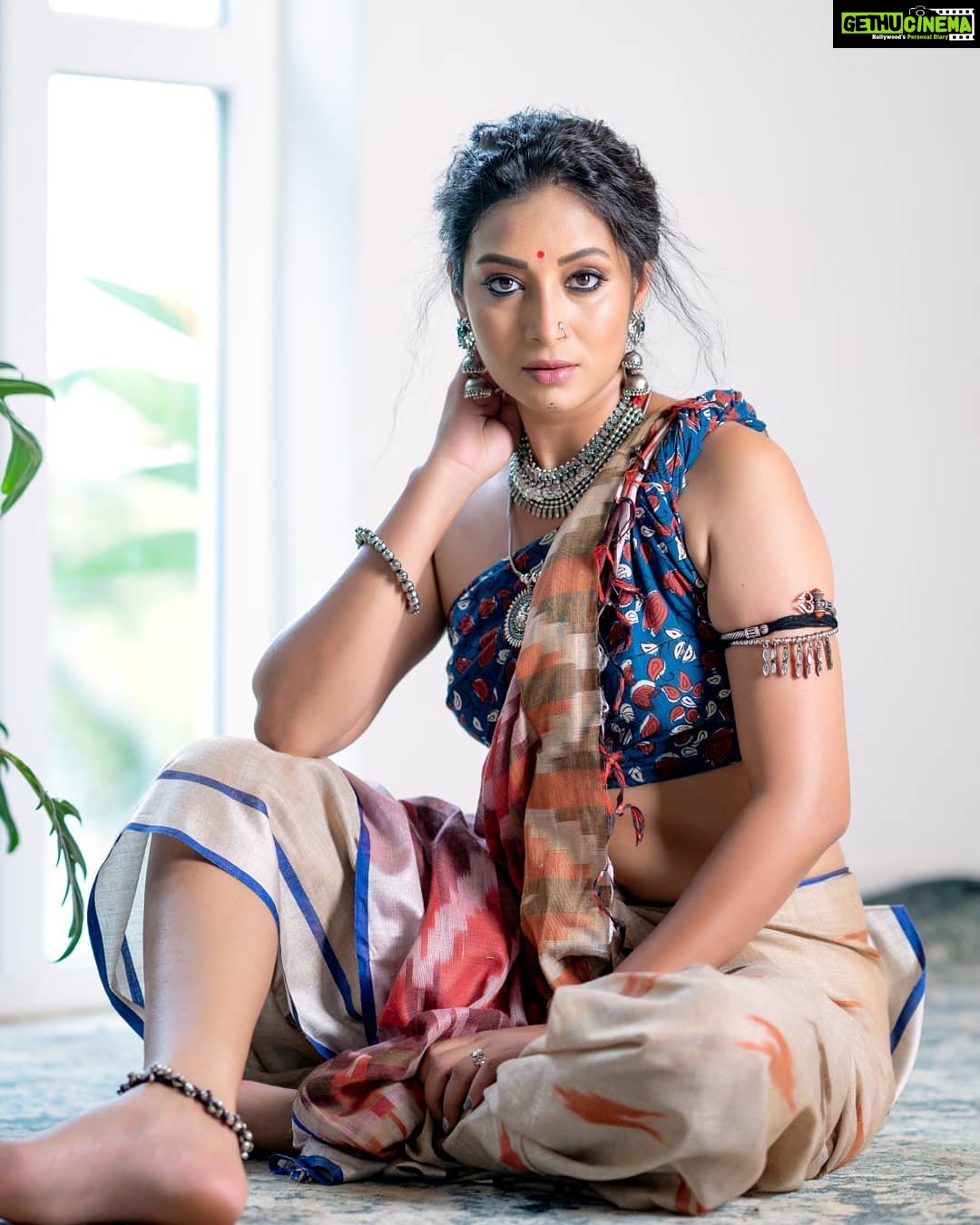 Bhanu Sri Mehra Instagram - Tribal love š . . Photography @weareretrospection Mua @thimmappa180 Outfit, concept, Styling @vishnupriya.pen Jewellery @kaluva_jewels Location @teenduari . . . . . #retrospectionphotography #thimmappa #styledbyvishnupriyaā¤