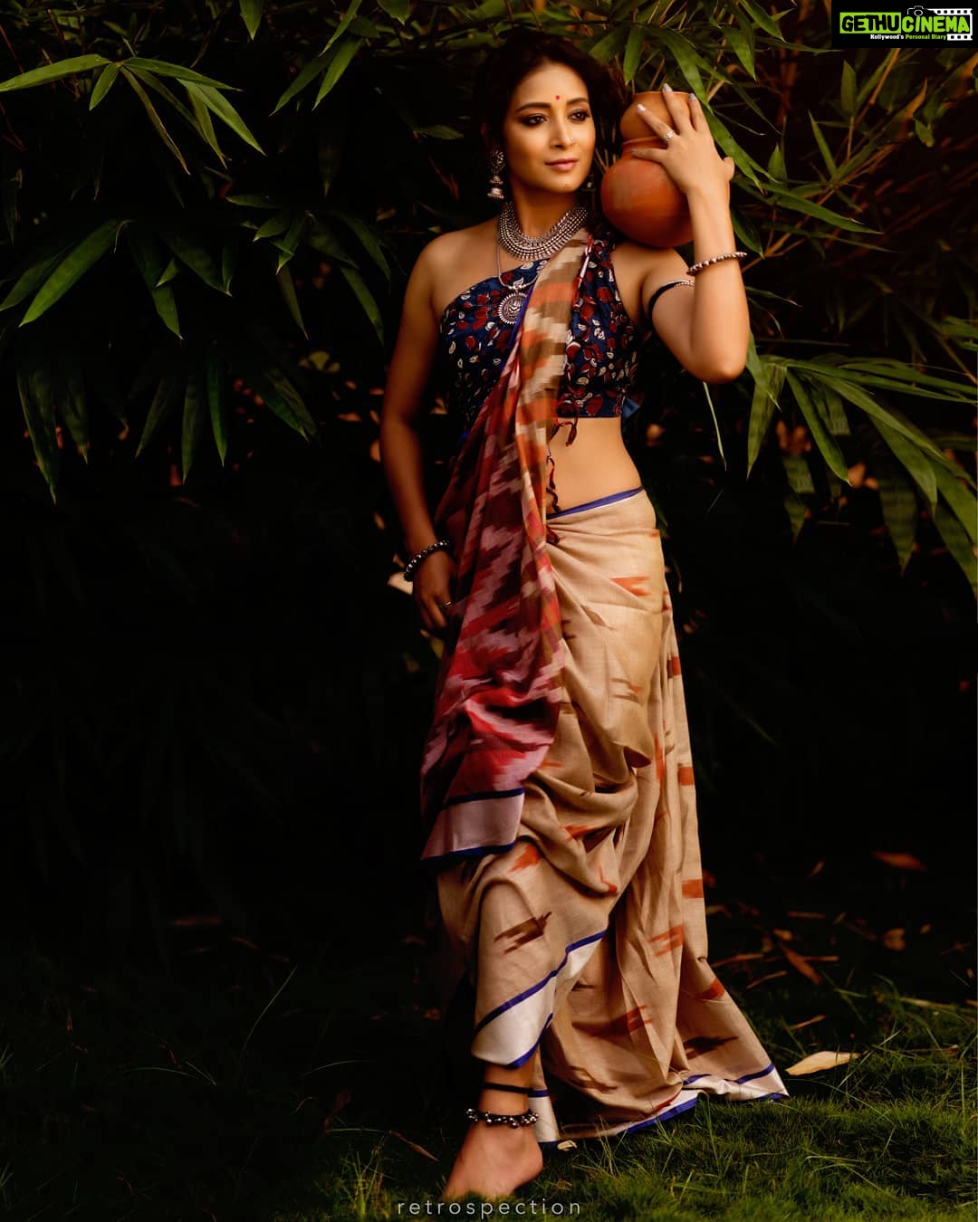 Bhanu Sri Mehra Instagram - Tribal love... š . . Photography @weareretrospection Mua @thimmappa180 Styling @vishnupriya.pen Jewelry @kaluva_jewels Location @teenduari . . . . #styledbyvishnupriya⤠#retrospectionphotography #thimmappa #photoshoot