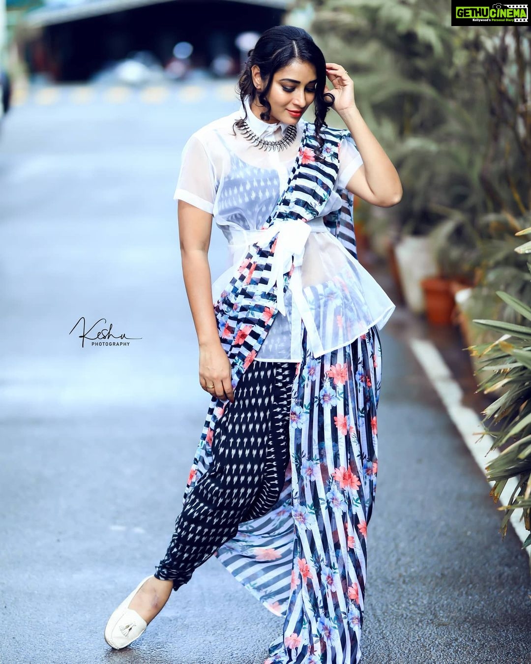 Bhanu Sri Mehra Instagram - Happy sunday to my beautiful people 💕 Adhirindhi tonight on @zeetelugu at 9pm have fun 👍 Pc:@they_call_me_keshu Outfit by:@shilpacouture @agasthyaarts @zeetelugu Styling:@greeshma_krishna.k #bhanusree #southindianactress #tollywoodactresses #bhanusree🔥❤️