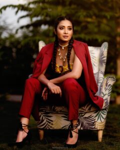 Bhanu Sri Mehra Instagram - When u can\'t find the sunshine... Be the sunshine...
.
.
Photography  @weareretrospection
Mua. @thimmappa180 
Styling @vishnupriya.pen 
Outfits. @vishnupriya.pen 
Hand made jewellery. @vishnupriya.pen 
Location. @teenduari 
.
.
.
.
.

#model #fashion #styledbyvishnupriya❤ #photography #love #style #beauty #instagood #photooftheday #beautiful #like #instagram #follow #portrait #modeling #cute #art #photo #photoshoot #girl #picoftheday #myself #makeup #photographer #godoxindiaofficial #selfie #me #sonyalphain #bhanusree