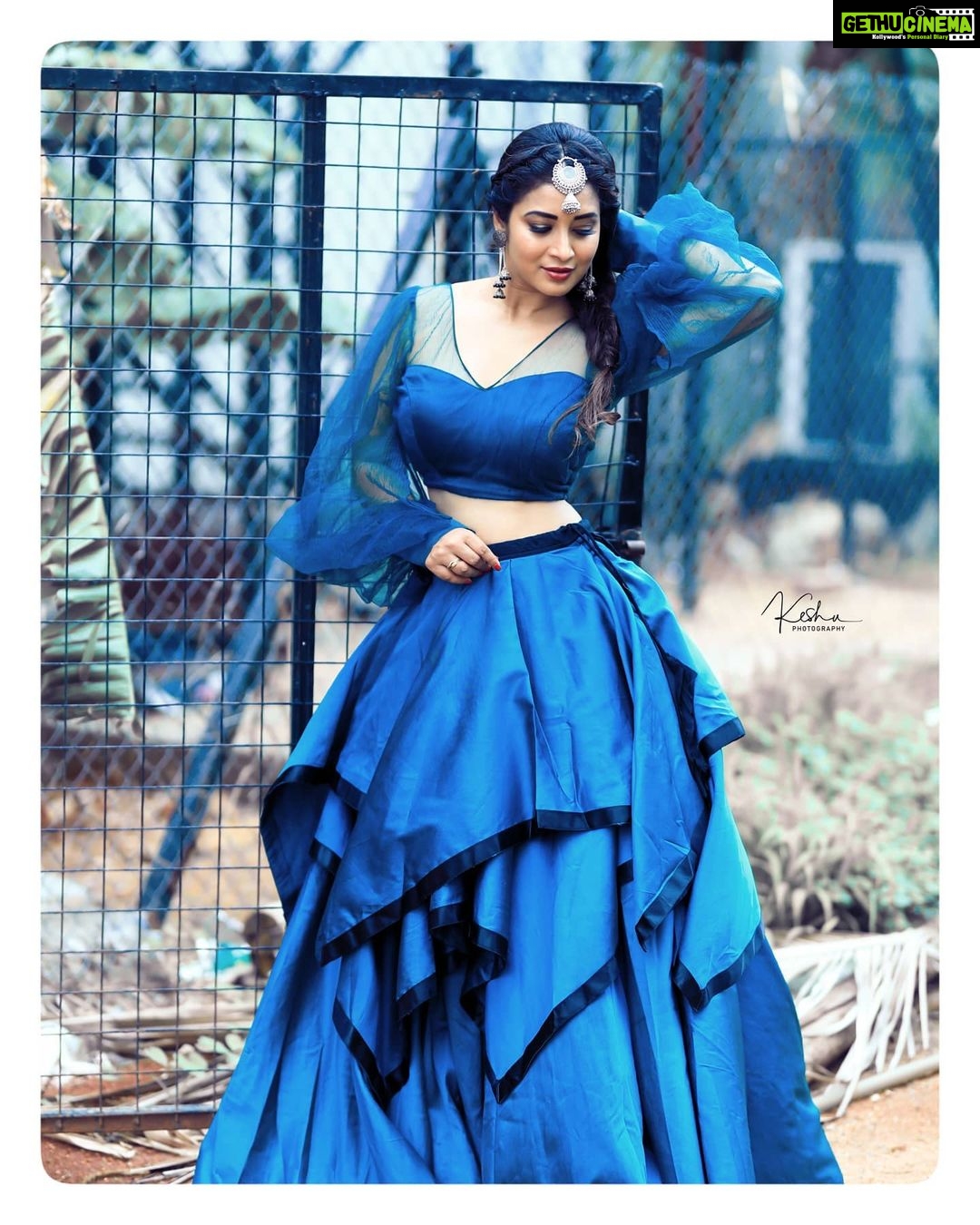 Bhanu Sri Mehra Instagram - 🦋💙 Pc:@they_call_me_keshu @agasthyaarts #bhanusree #peace #positivevibes #goodvibes #bhanusree🔥❤️ #adhirindhishow #zeetelugu
