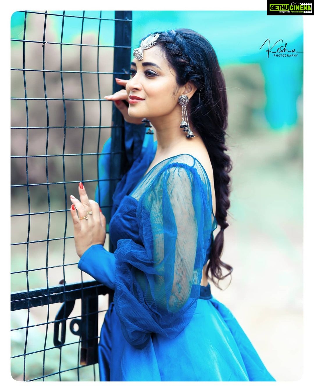 Bhanu Sri Mehra Instagram - 💙🦋 Styled By - @greeshma_krishna.k In Costume by - @abhignasagarikaofficial Fashion coordinates - @house_of_collaboration19 #bhanusree #southindianactress #tollywoodactresses #adhirindhishow #comedy #fun #bhanusree🔥❤️
