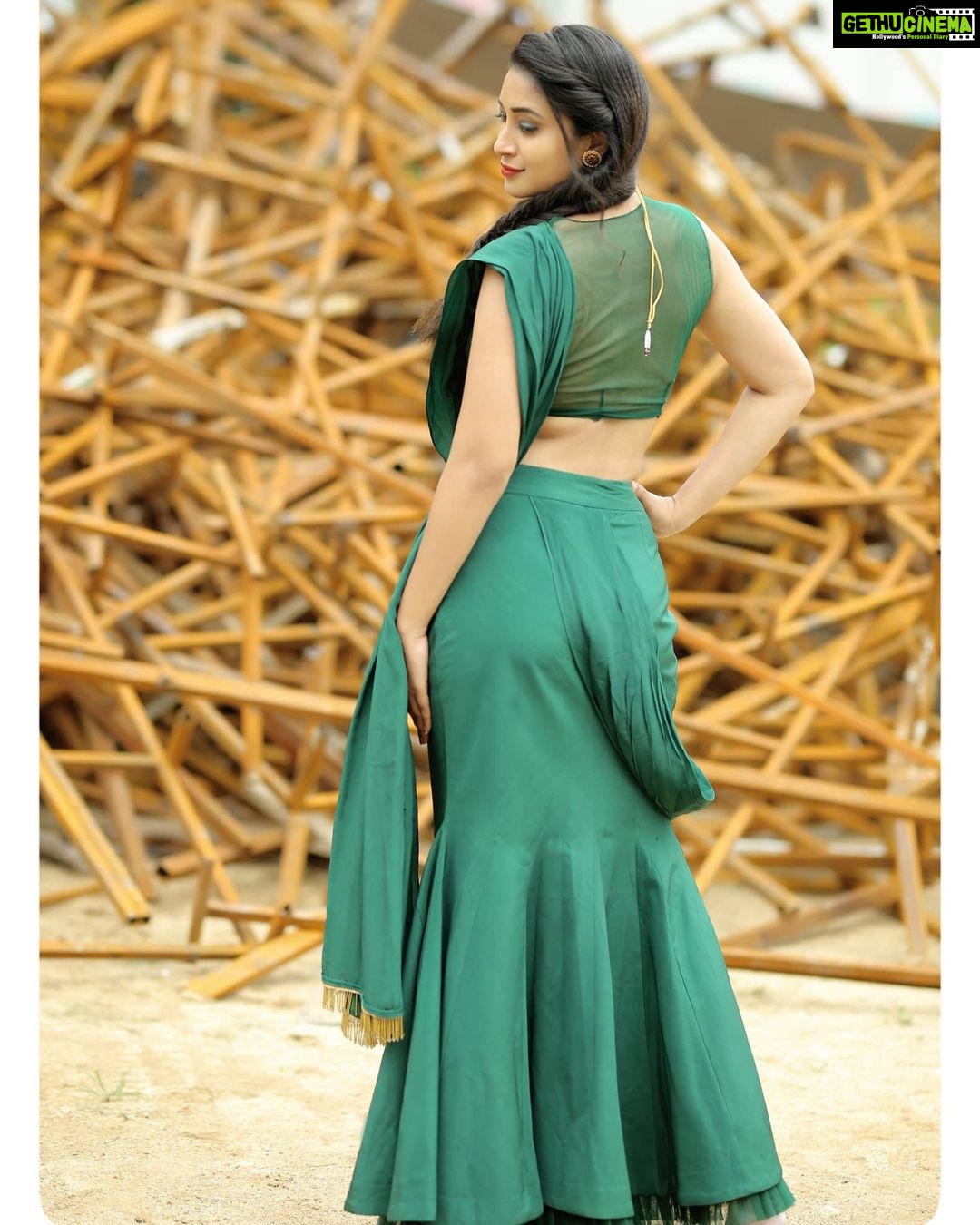 Bhanu Sri Mehra Instagram - Just like a Dimond, the more I'm cut ,sliced and hurt.. the more I shine - anonymous 🦚 #adhirindhishow #comedy #fun #zeetelugu #bhanusree #bhanusree🔥❤️