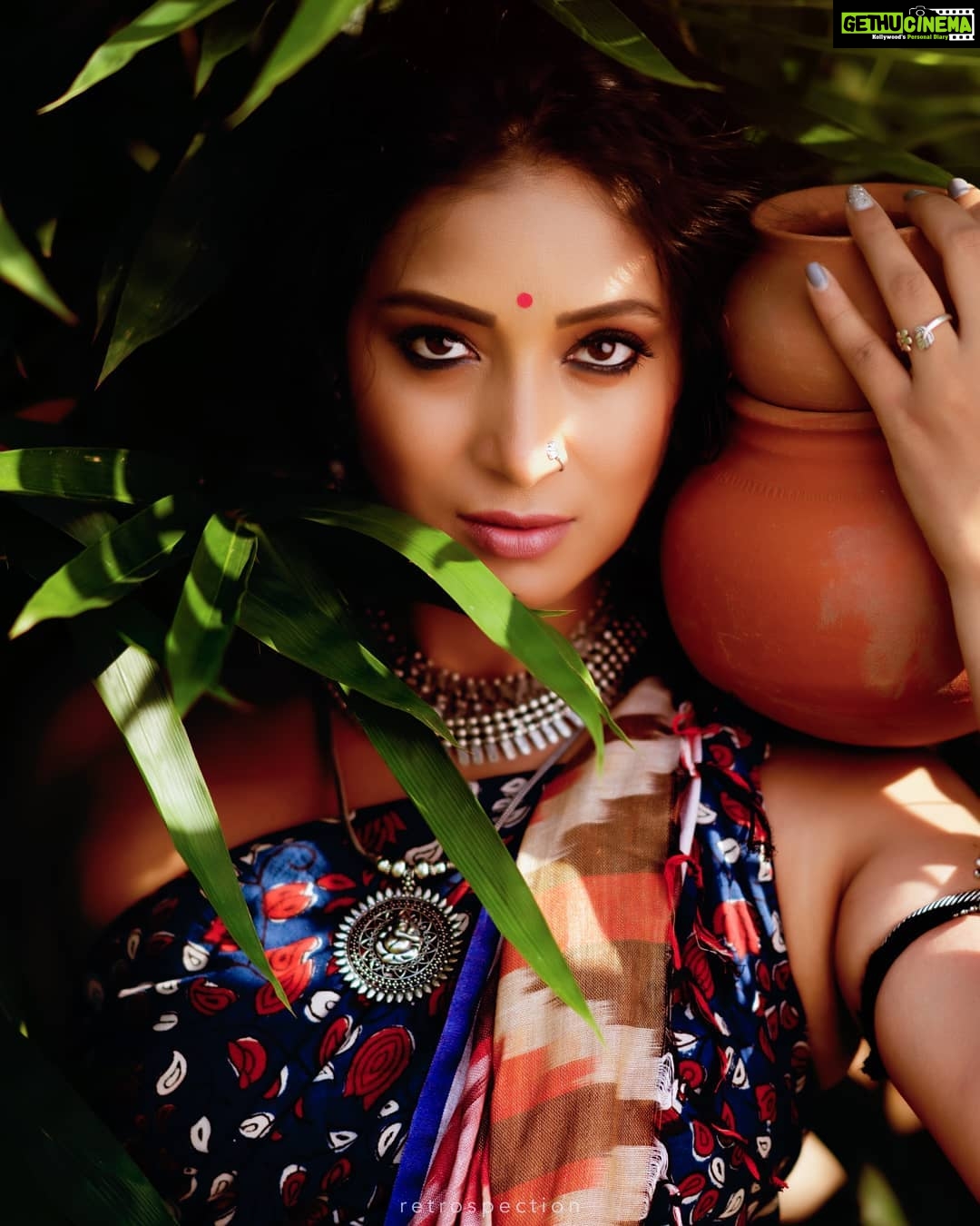 Bhanu Sri Mehra Instagram - Tribal love š . . . Photography @weareretrospection Mua @thimmappa180 Styling @vishnupriya.pen Jewelry @kaluva_jewels Location @teenduari . . . . #bhanushree #retrospectionphotography #thimmappa #styledbyvishnupriya⤠#teenduari #photoshoot