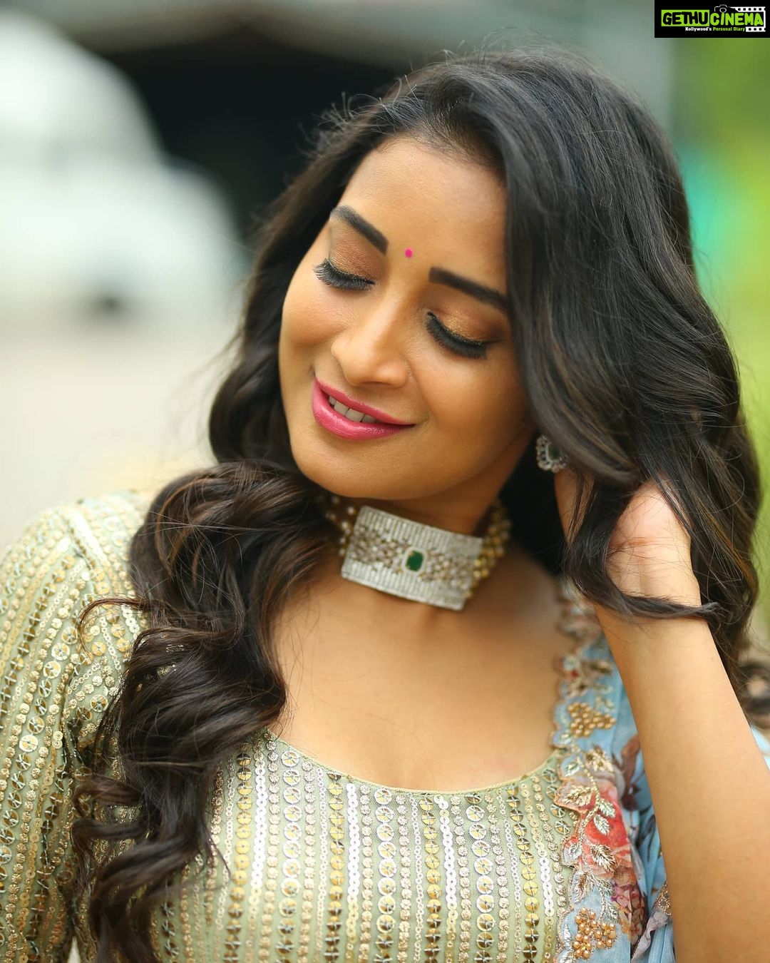 Bhanu Sri Mehra Instagram - Be as radiant as the sun 🌞 Outfit:@kadhambari_studio Pc:@poulino_pictures #indiantraditionalwear #halfsareelove #traditional #southindianactress #tollywoodactresses #bhanusree🔥❤️ #bhanusree