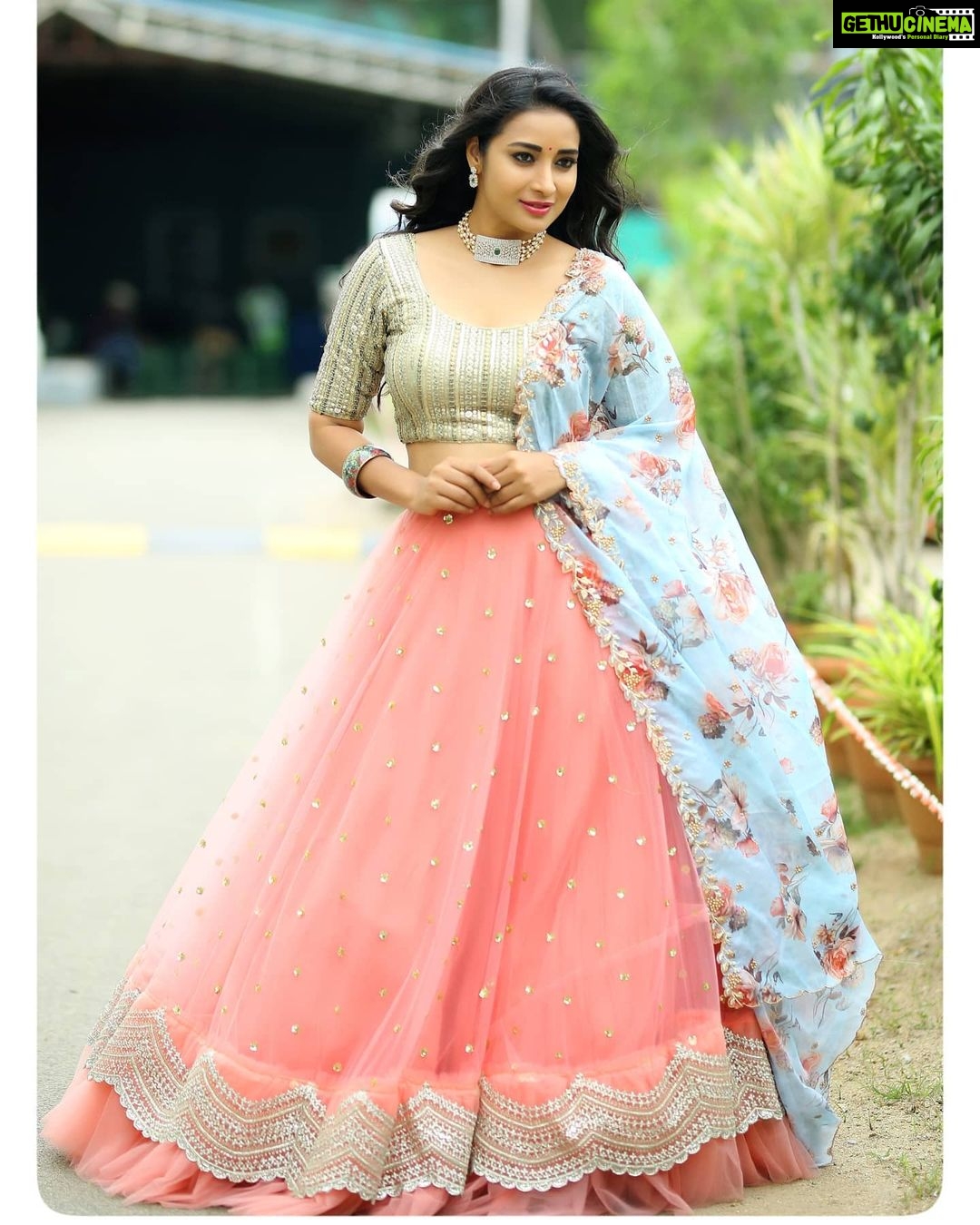 Bhanu Sri Mehra Instagram - Good morning all have a great day 😀 Outfit by:@kadhambari_studio Pc:@poulino_pictures #morning #goodvibes #peace #happymood #bhanusree🔥❤️