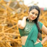 Bhanu Sri Mehra Instagram - Happy weekend to everyone 🦚❤ Outfit:@mudradesigninghome by pratyusha Pc:@poulino_pictures #adhirindhi #comedy #show #fulltofun #zeetelugu #tollywoodactress #southindianactress #bhanusree #bhanusree🔥❤️