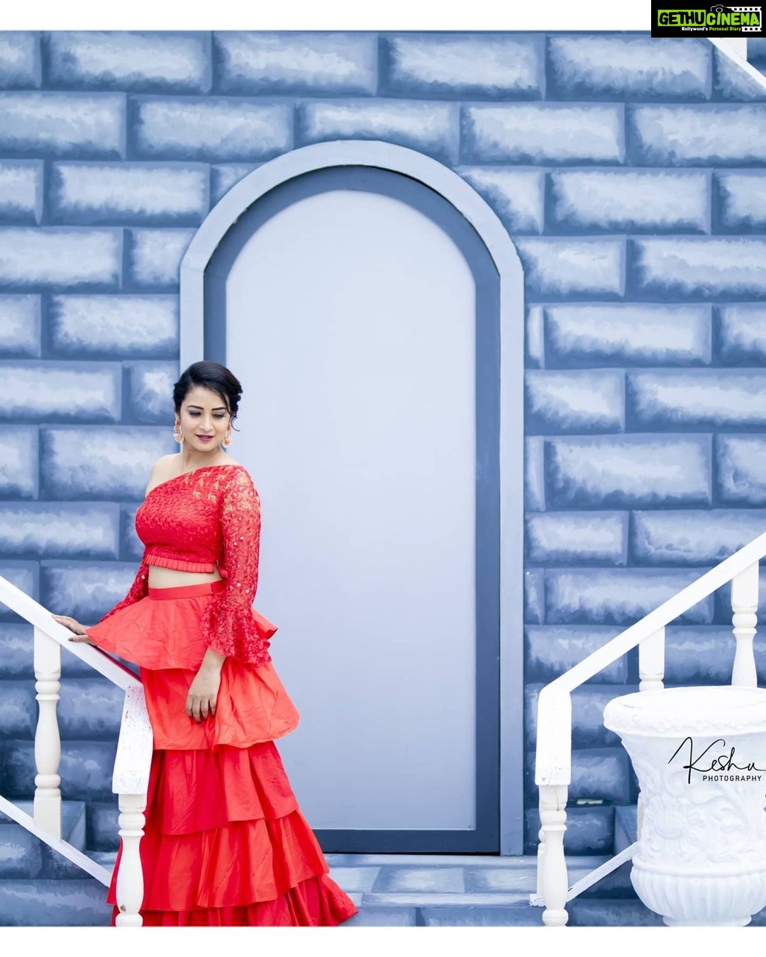 Bhanu Sri Mehra Instagram - I'am just a simple girl š§ who loves to be herself in every part of her life and i'am a normal girl with simple heart ⤠and smarter looks š„° #bhanusree #peace #positivevibes #goodvibes #cool #bhanusreeš„ā¤ļø