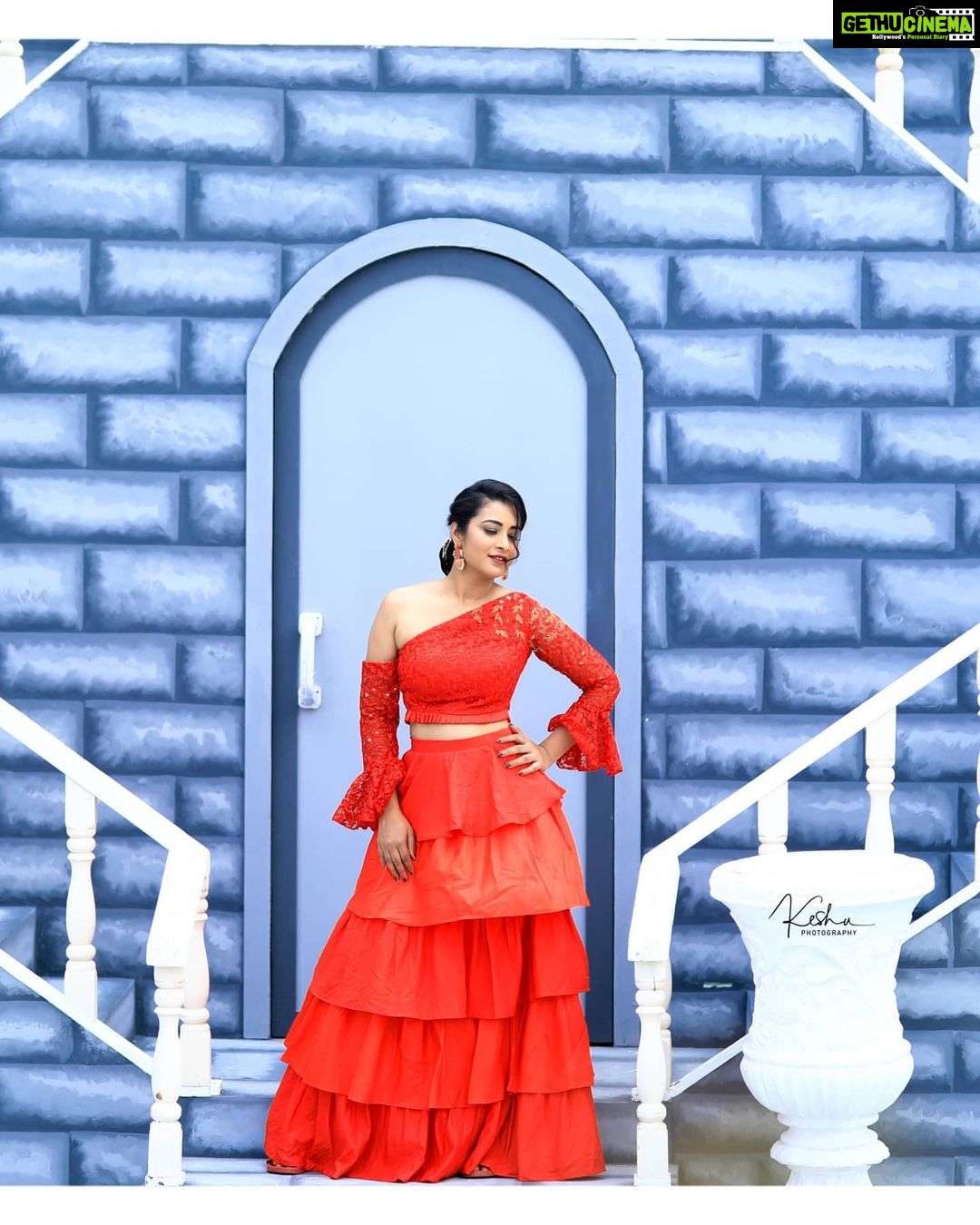 Bhanu Sri Mehra Instagram - I'am just a simple girl š§ who loves to be herself in every part of her life and i'am a normal girl with simple heart ⤠and smarter looks š„° #bhanusree #peace #positivevibes #goodvibes #cool #bhanusreeš„ā¤ļø