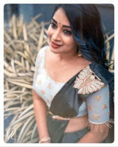 Bhanu Sri Mehra Instagram - A strong woman will automatically stop trying if she feels unwanted. She won\'t fix it or beg, she\'ll just wake away 🦚
#adhirindhi #southindianactress #bhanusree #tollywoodactress #bhanusree🔥❤️