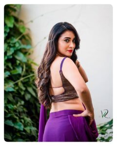 Bhanu Sri Mehra Instagram - Hello my lovely people ❤ #adhirindhi tonight 9pm on @zeetelugu don\'t miss it have fun 😘 happy Sunday 
@agasthyaarts 
#happysunday #weekend #fun #zeetelugu #adhirindhi #comedy #show #bhanusree🔥❤️ #bhanusree