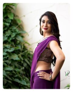 Bhanu Sri Mehra Instagram - Hello my lovely people ❤ #adhirindhi tonight 9pm on @zeetelugu don\'t miss it have fun 😘 happy Sunday 
@agasthyaarts 
#happysunday #weekend #fun #zeetelugu #adhirindhi #comedy #show #bhanusree🔥❤️ #bhanusree