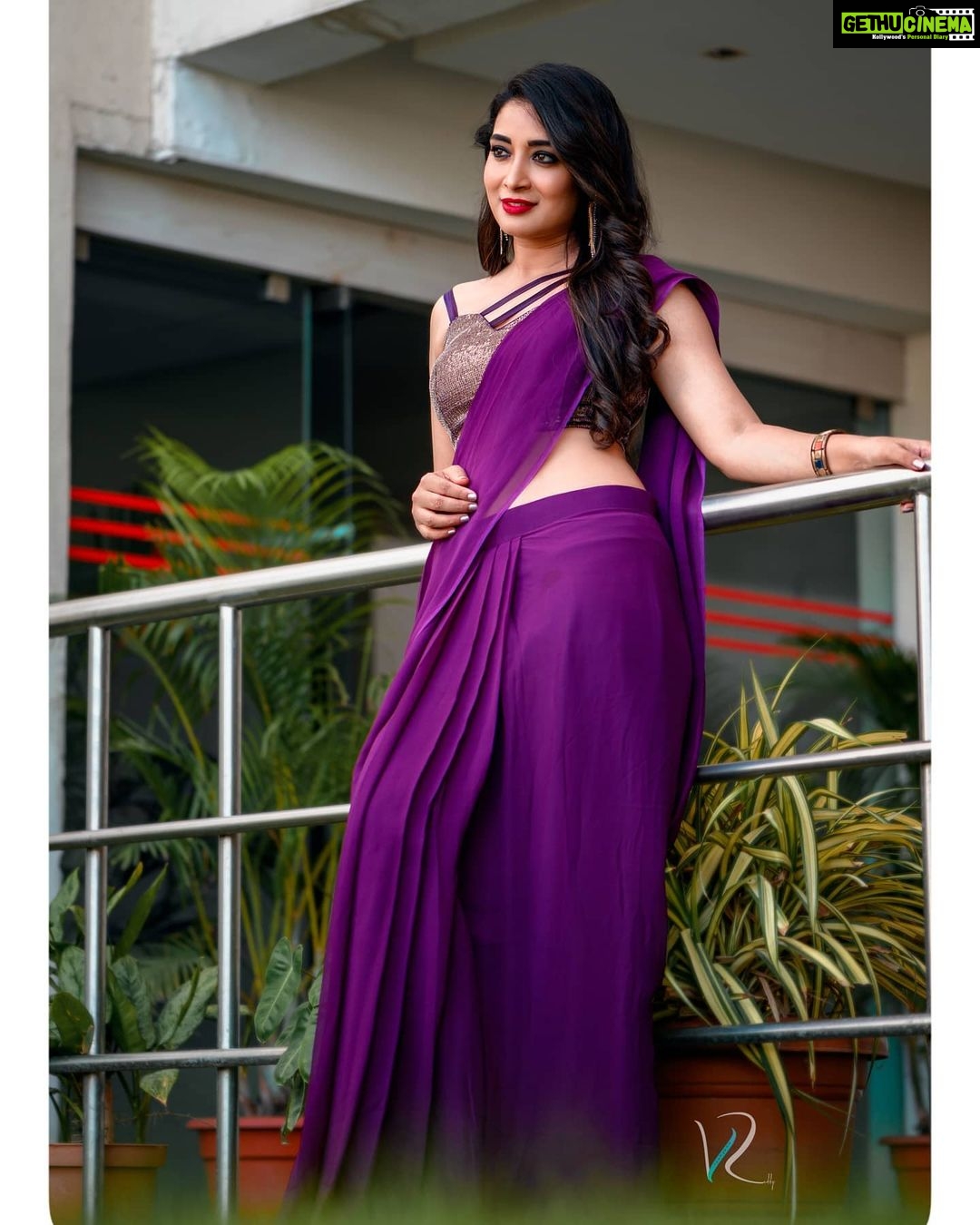 Bhanu Sri Mehra Instagram - There is something in you that the world 🌎 needs 💜 Outfit by: @shilpacouture PC:@hit_d_ditto #southindianactress #bhanusree #weekend #actorlife #bhanusree🔥❤️ #adhirindhi #zeetelugu