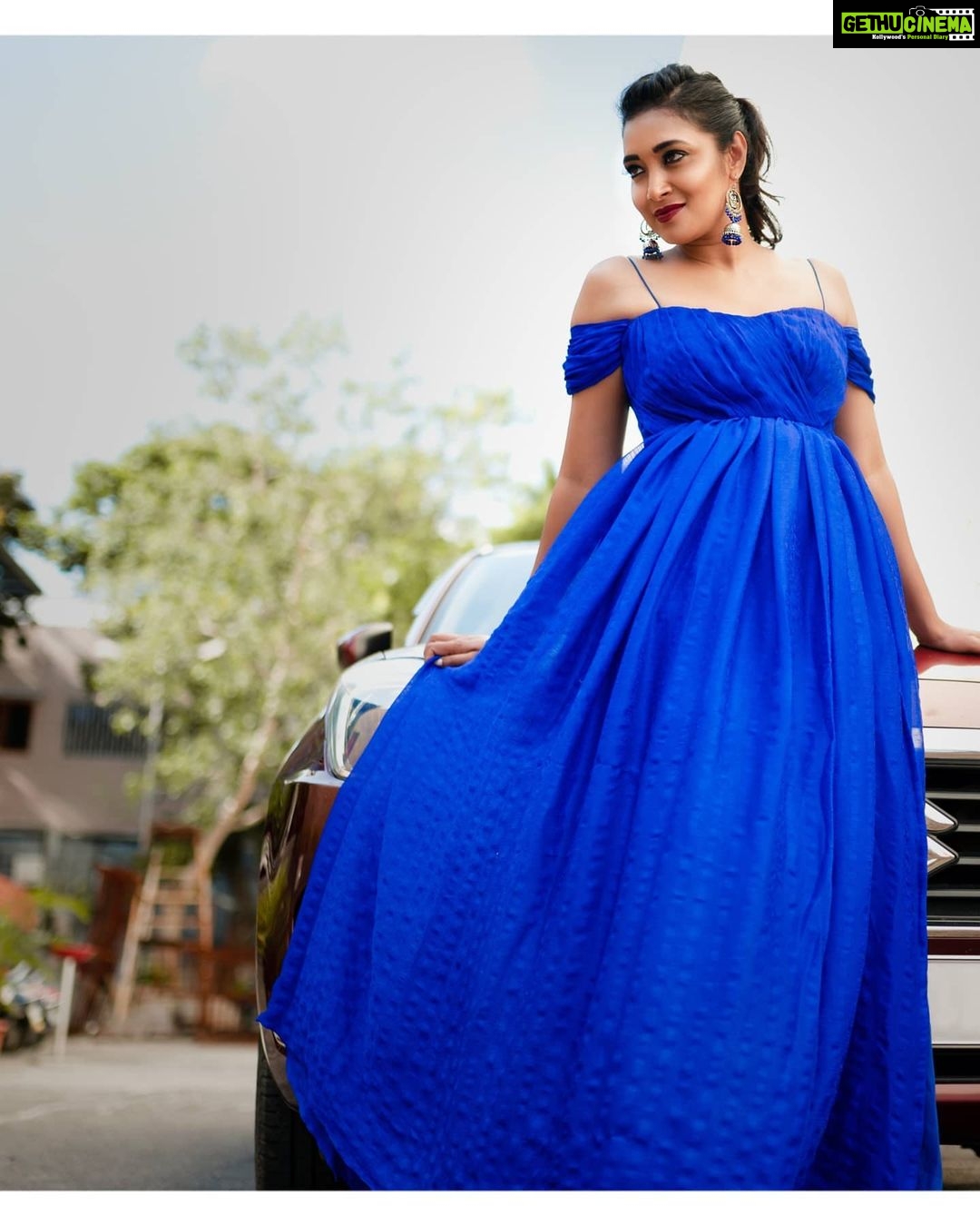 Bhanu Sri Mehra Instagram - Happy weekend my lovely people ❤ don't miss it tonight #adhirindhishow on @zeetelugu at 9pm have fun 😍 @agasthyaarts #tollywoodactress #southindianactress #bhanusree🔥❤️