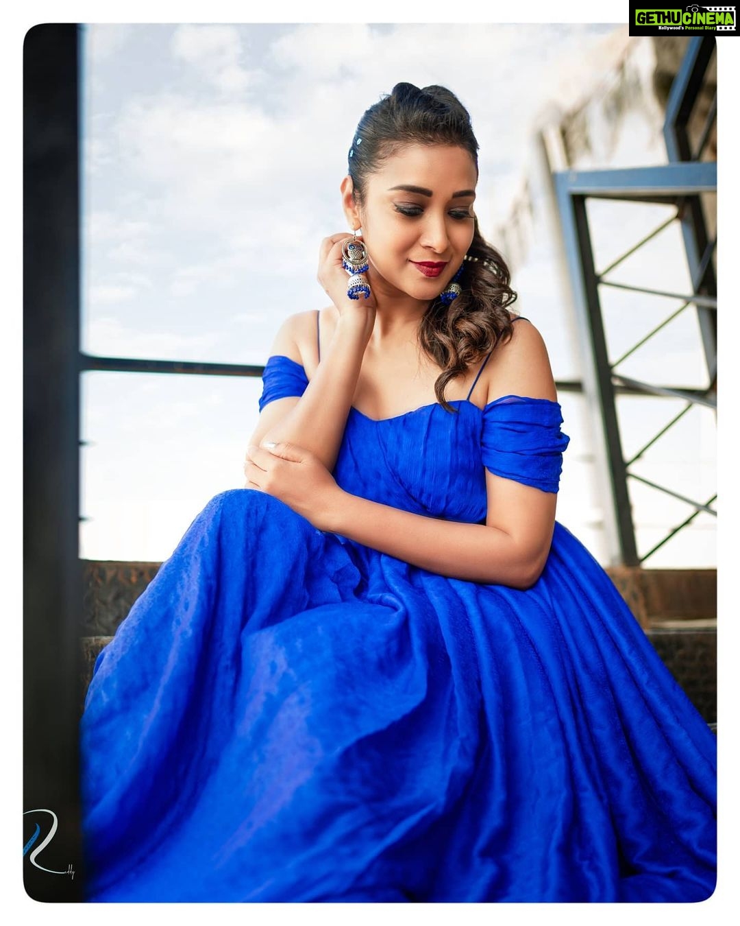 Bhanu Sri Mehra Instagram - Happy weekend my lovely people ❤ don't miss it tonight #adhirindhishow on @zeetelugu at 9pm have fun 😍 @agasthyaarts #tollywoodactress #southindianactress #bhanusree🔥❤️