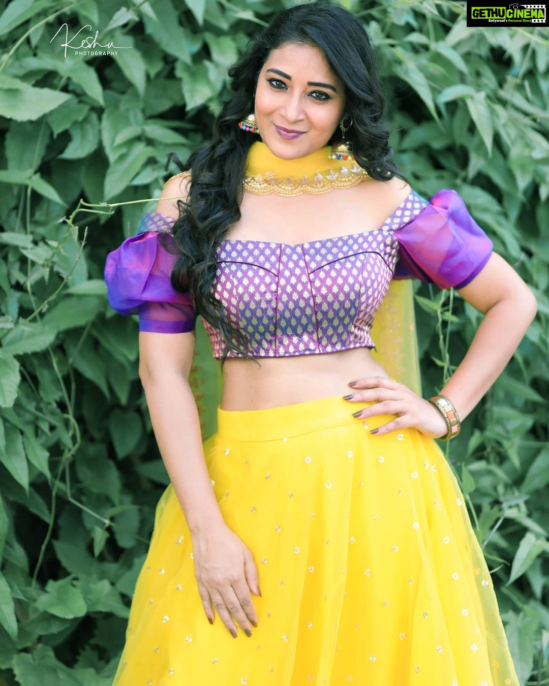 Bhanu Sri Mehra Instagram - 💛💛 Outfit:@myriti PC:@they_call_me_keshu