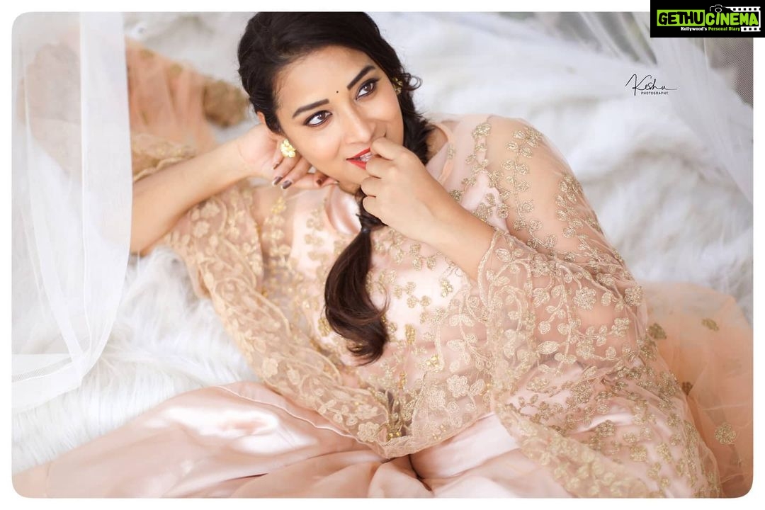Bhanu Sri Mehra Instagram - Good morning all have a happy day 😊 Pc:@they_call_me_keshu Outfit:@jazzy.apparel Location:@picturesq_next #mrng #mrngvibes #happythursday #peace #bhanu #bhanusree🔥❤️